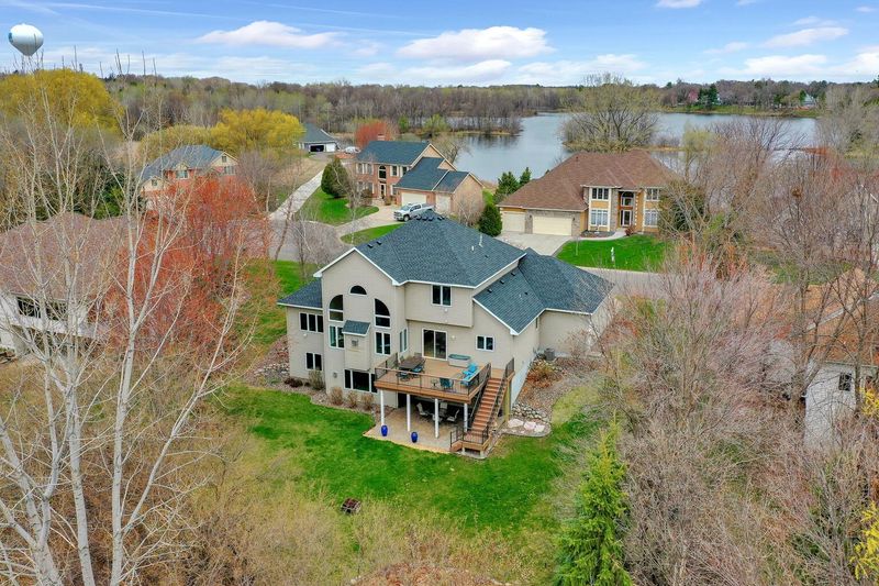 418 Barrington Pl, Mahtomedi, MN 55115