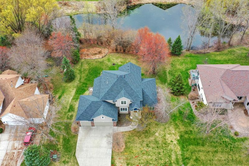 418 Barrington Pl, Mahtomedi, MN 55115
