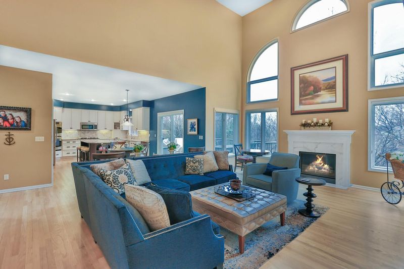 418 Barrington Pl, Mahtomedi, MN 55115