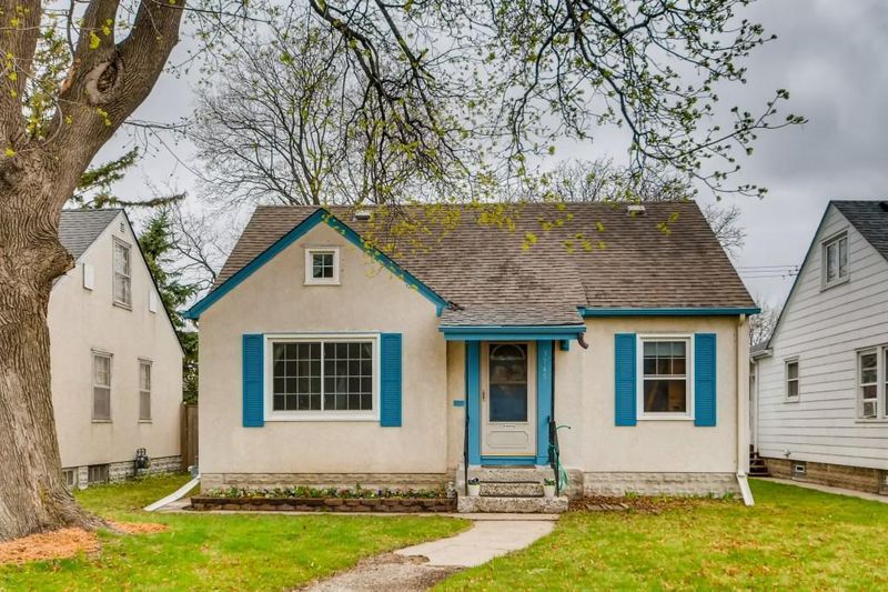 3745 Noble Ave N, Robbinsdale, MN 55422
