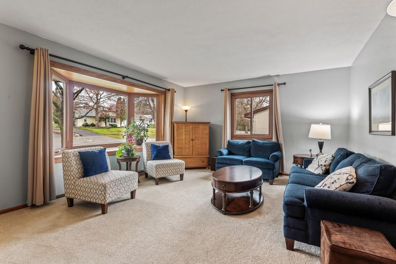 367 Lark Ave, Maplewood, MN 55117