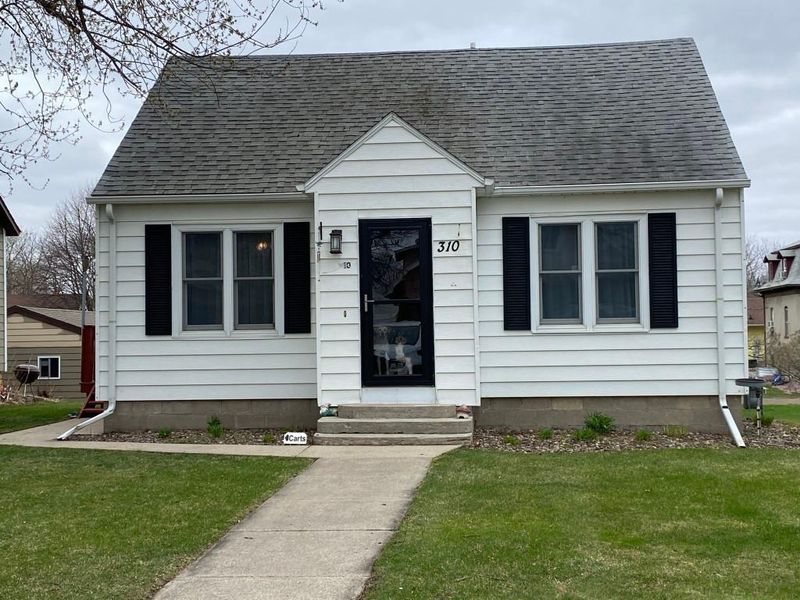 310 N Main St, Janesville, MN 56048