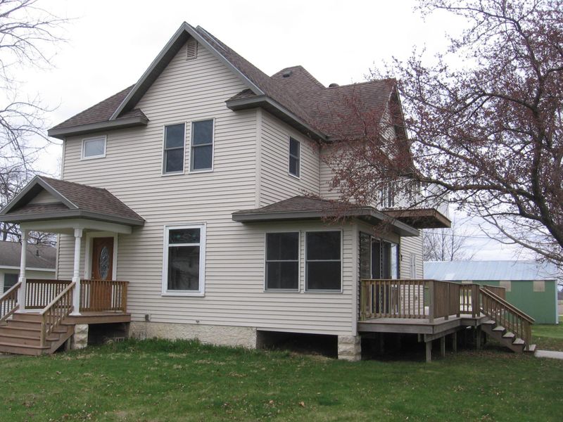 301 4th St, Lyle, MN 55953