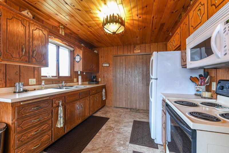 33285 Loon Dr, Cushing, MN 56443
