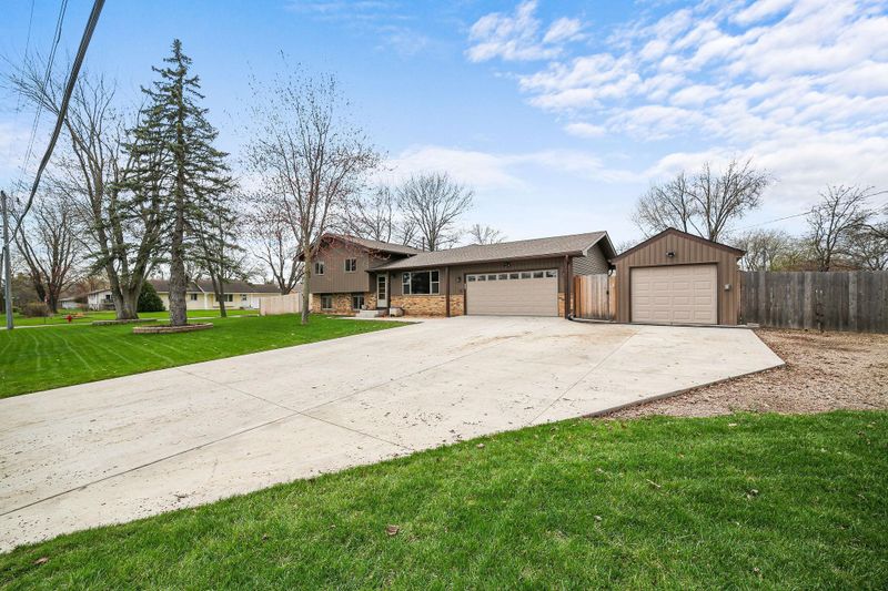 7951 Regent Ave N, Brooklyn Park, MN 55443
