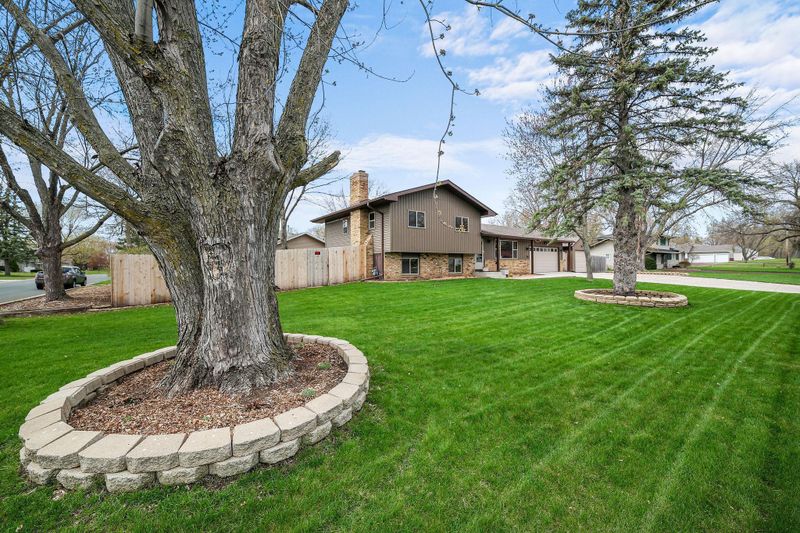 7951 Regent Ave N, Brooklyn Park, MN 55443