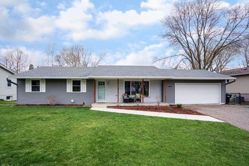 3051 Patton Rd, Roseville, MN 55113