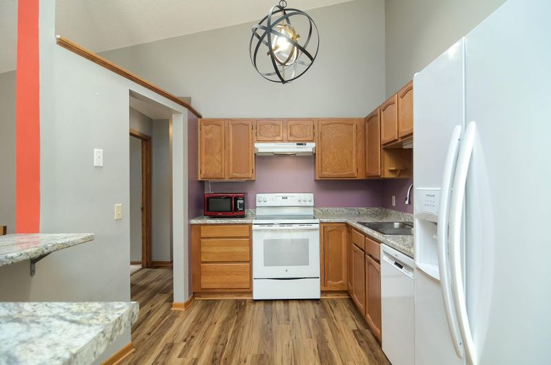 3703 Gershwin Ln N, Oakdale, MN 55128
