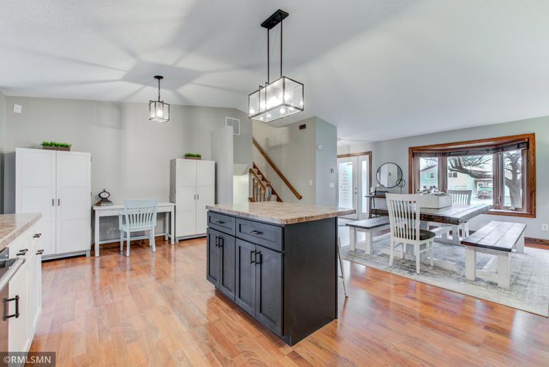 9857 Heath Ave S, Cottage Grove, MN 55016