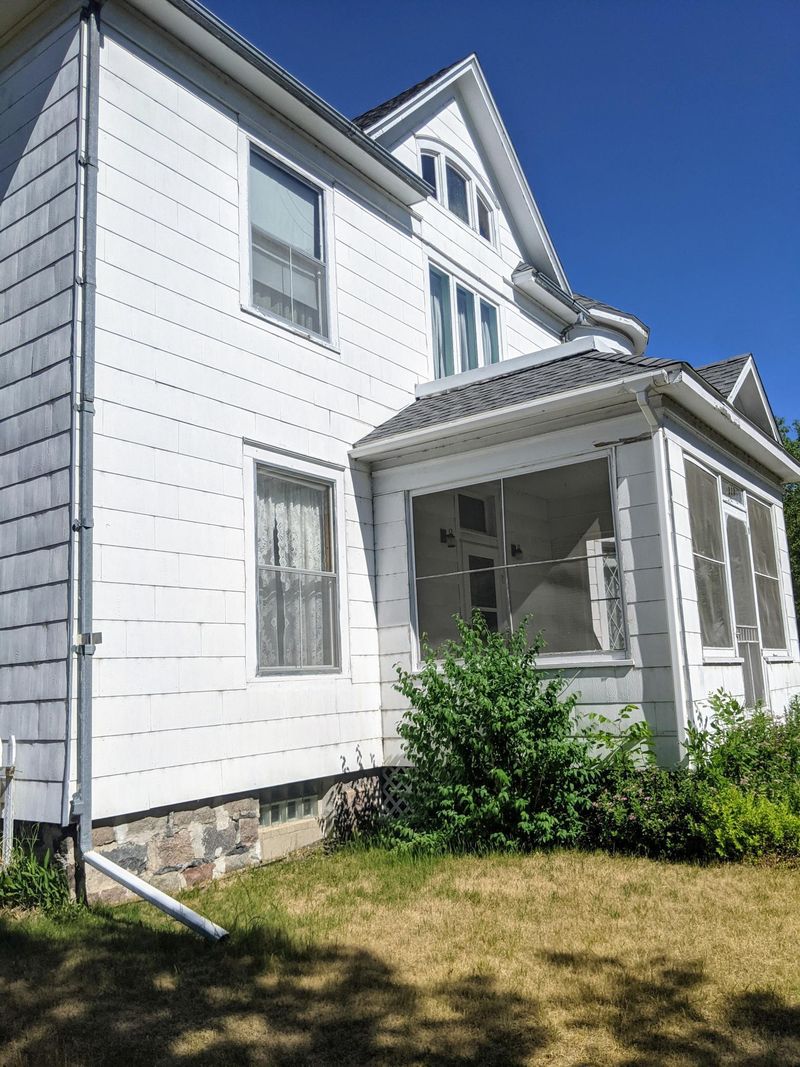 323 7th St NE, Staples, MN 56479