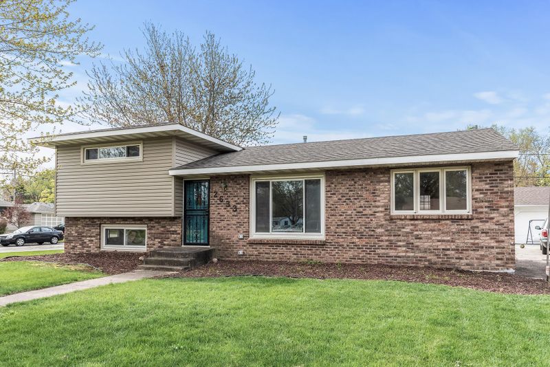 2633 3rd St N, North Saint Paul, MN 55109