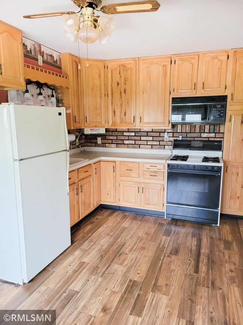 7164 7th Ave, New Auburn, MN 55366