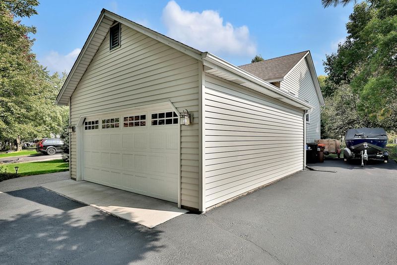 3024 Standridge Pl, Maplewood, MN 55109