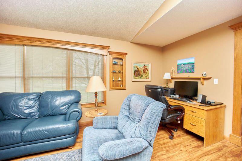 4428 Surrey Ln NW, Rochester, MN 55901