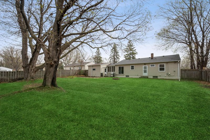 1471 Larpenteur Ave E, Maplewood, MN 55109