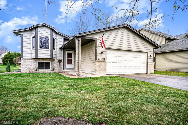4398 Braddock Trl, Eagan, MN 55123