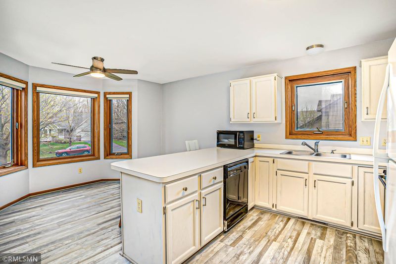4398 Braddock Trl, Eagan, MN 55123