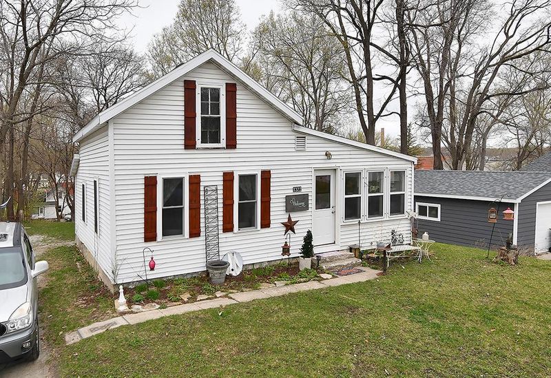 1322 1st Ave NW, Faribault, MN 55021