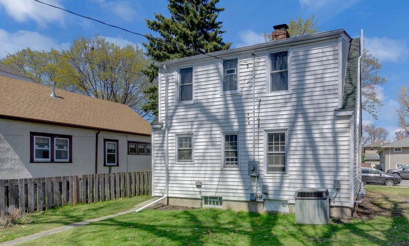 986 Thomas Ave, Saint Paul, MN 55104