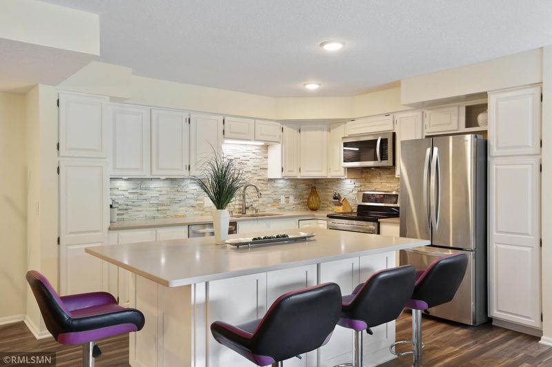 7220 York Ave S #226, Edina, MN 55435