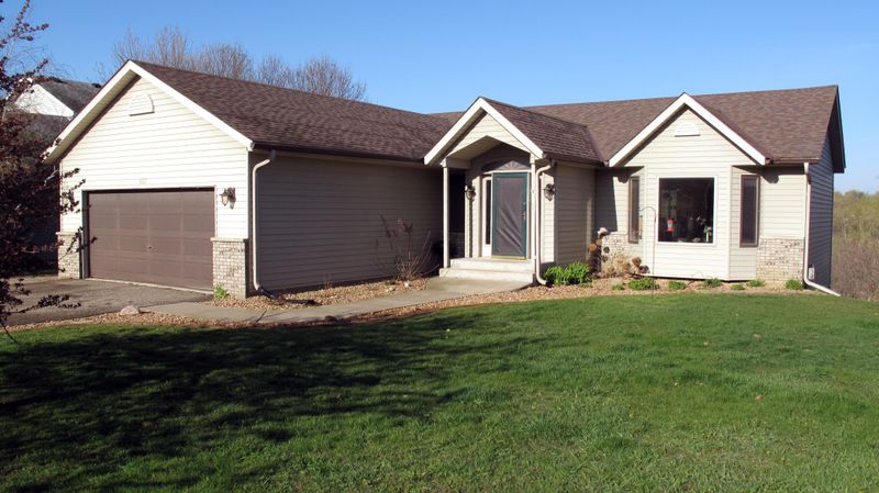 567 Shadowood Ln, Delano, MN 55328