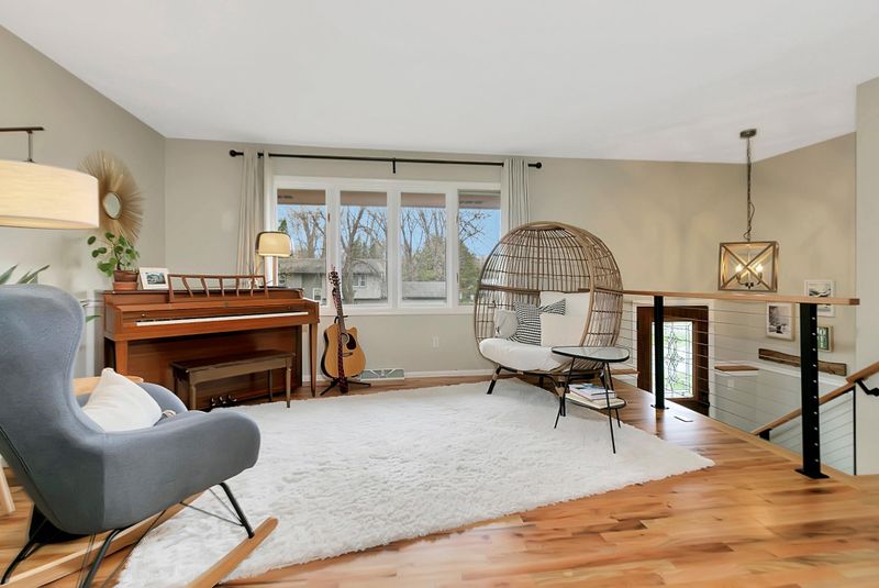 6920 Park View Ln, Eden Prairie, MN 55346