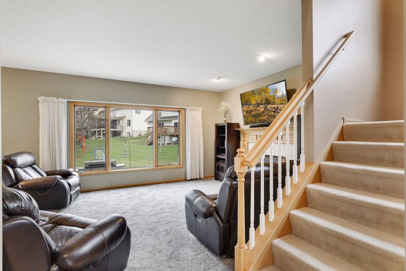 3581 Commonwealth Rd, Woodbury, MN 55125
