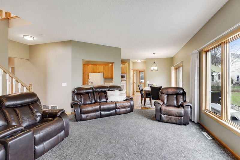 3581 Commonwealth Rd, Woodbury, MN 55125