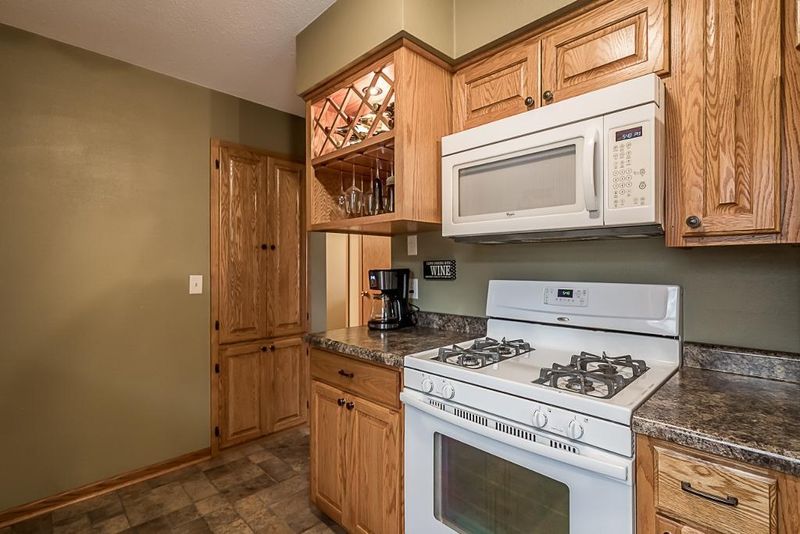 397 N Montgomery Ave, Le Center, MN 56057