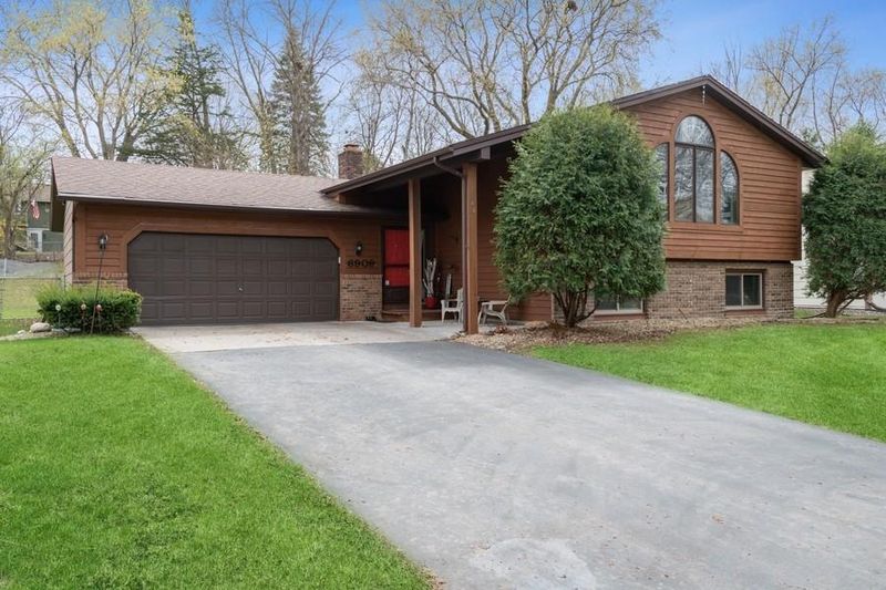 6909 Crest Dr, Maple Grove, MN 55311