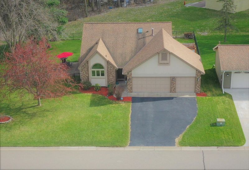 5426 Golfview Ave N, Oakdale, MN 55128