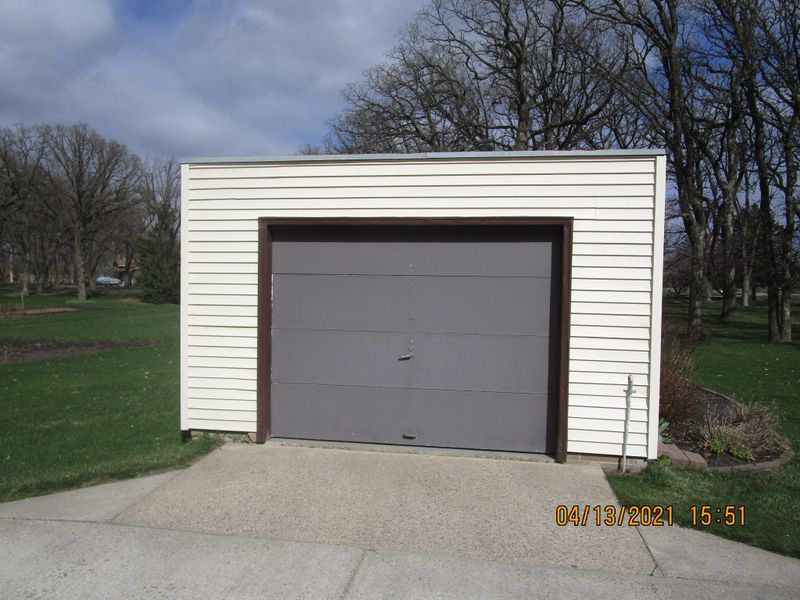 5472 SW 148th St SW, Ellendale, MN 56026