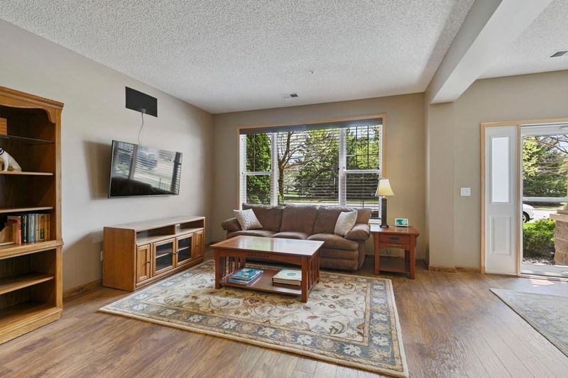 8413 Townsend Dr, Eden Prairie, MN 55344