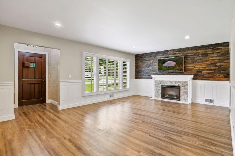 5833 Oaklawn Ave, Edina, MN 55424
