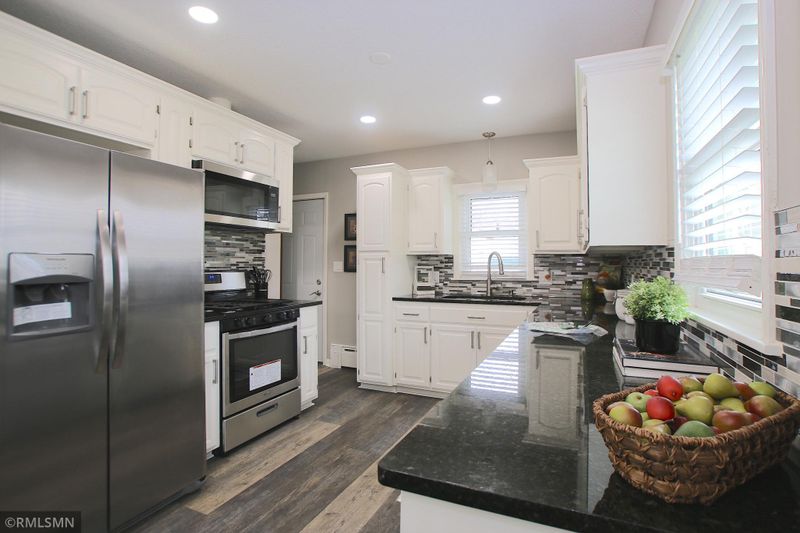 2015 Ivy Ave E, Saint Paul, MN 55119