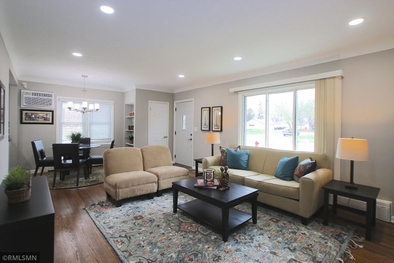 2015 Ivy Ave E, Saint Paul, MN 55119