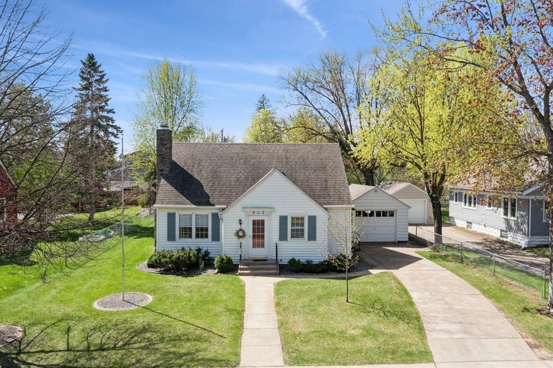 517 2nd Ave SW, Cambridge, MN 55008