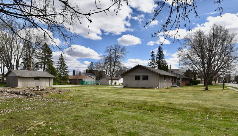 135 6th Ave SE, Milaca, MN 56353
