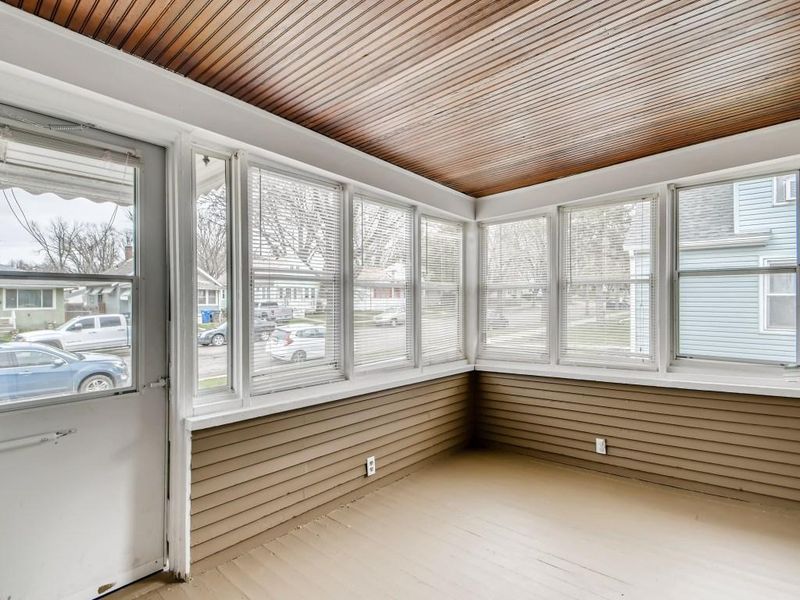 1814 Cottage Ave E, Saint Paul, MN 55119