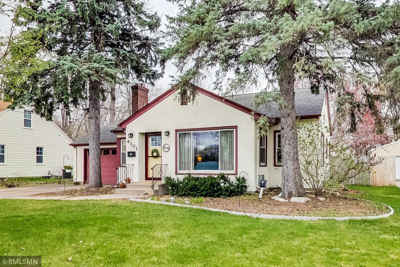 4301 W Broadway Ave, Robbinsdale, MN 55422