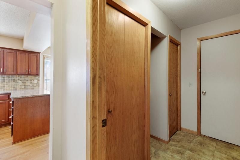 355 Interlachen Ln, Burnsville, MN 55306