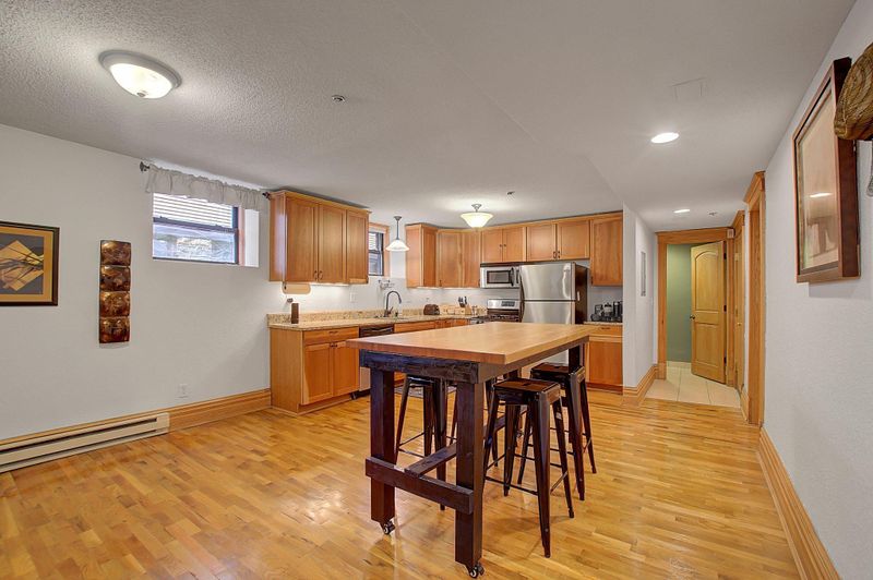 1934 Aldrich Ave S #D001, Minneapolis, MN 55403
