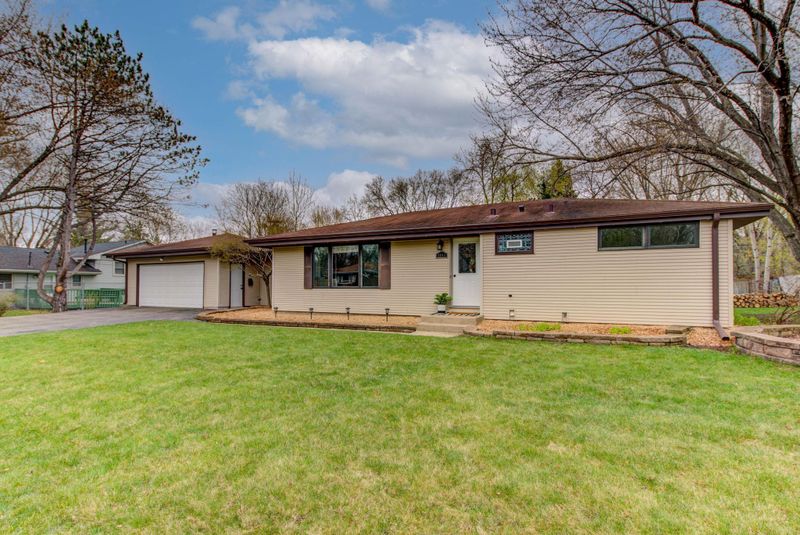 2411 W 110th St, Bloomington, MN 55431