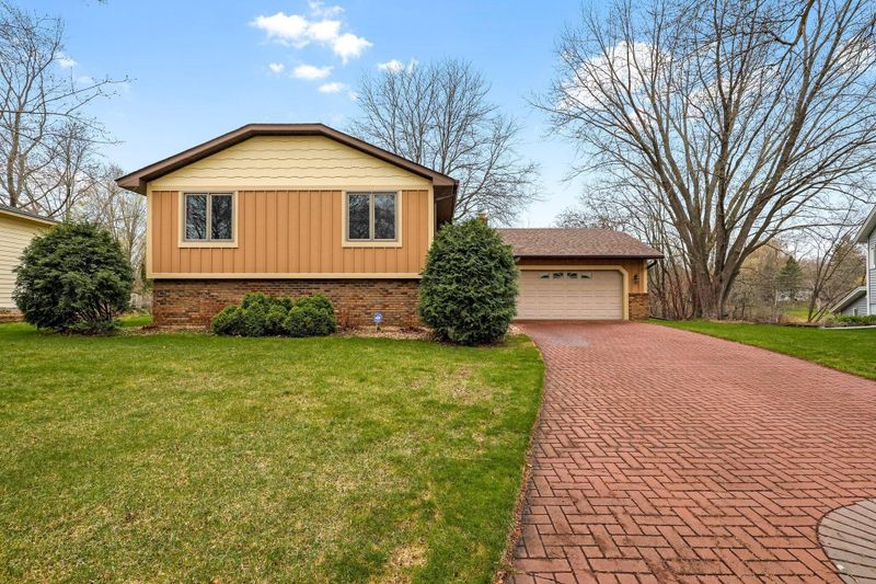 4859 Debra Ln, Shoreview, MN 55126