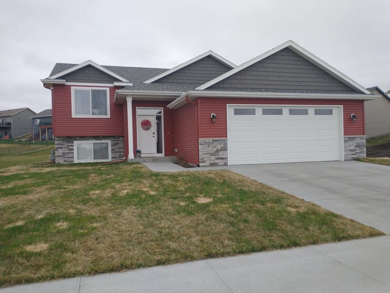 708 Towne Dr NE, Byron, MN 55920