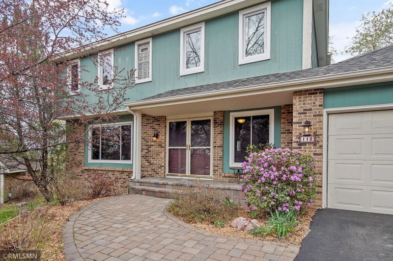 112 Crestridge Dr, Burnsville, MN 55337