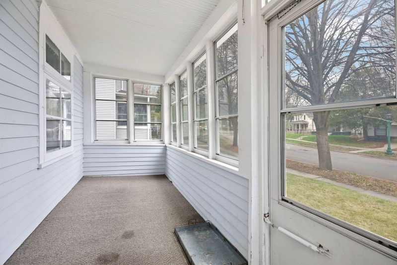 2077 Temple Ct, Saint Paul, MN 55104