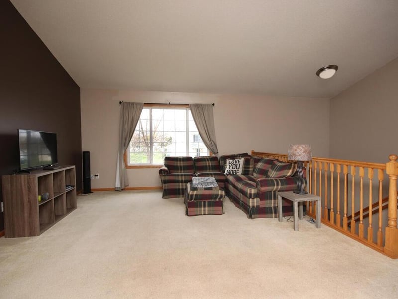 617 Donald Ave, Hamburg, MN 55339