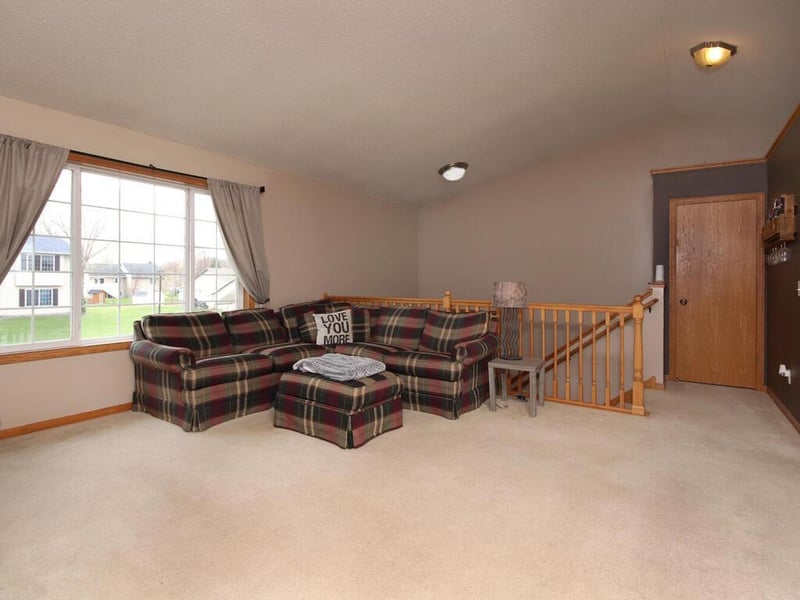 617 Donald Ave, Hamburg, MN 55339