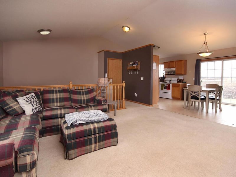 617 Donald Ave, Hamburg, MN 55339